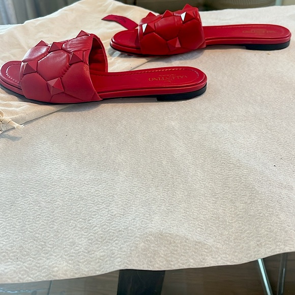 Valentino Rock Stud slides. Vibrant Red. Size 37 - Picture 4 of 5